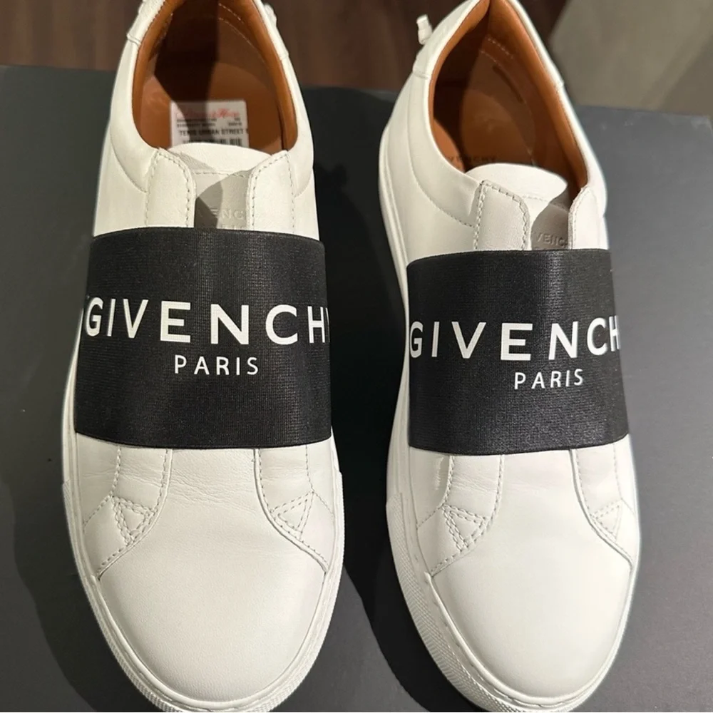Givenchy White and Black Leather Urban Street - Picture 1 of 4